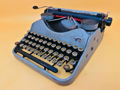 Working typewriter oliver - working,